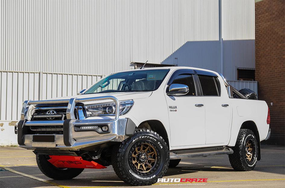 TOYOTA HILUX N80 4WD COVERT BRONZE BLACK LIP